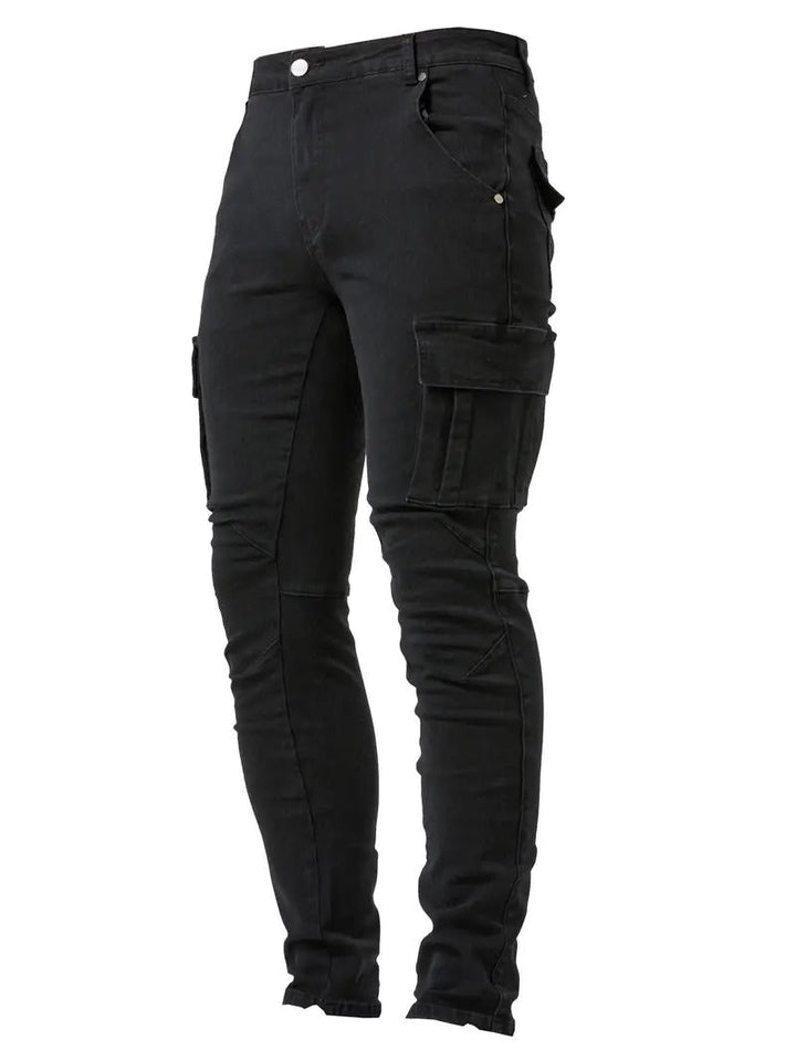 Wygodne spodnie cargo slim fit dla mężczyzn, idealne do casualowych stylizacji, z praktycznymi kieszeniami.