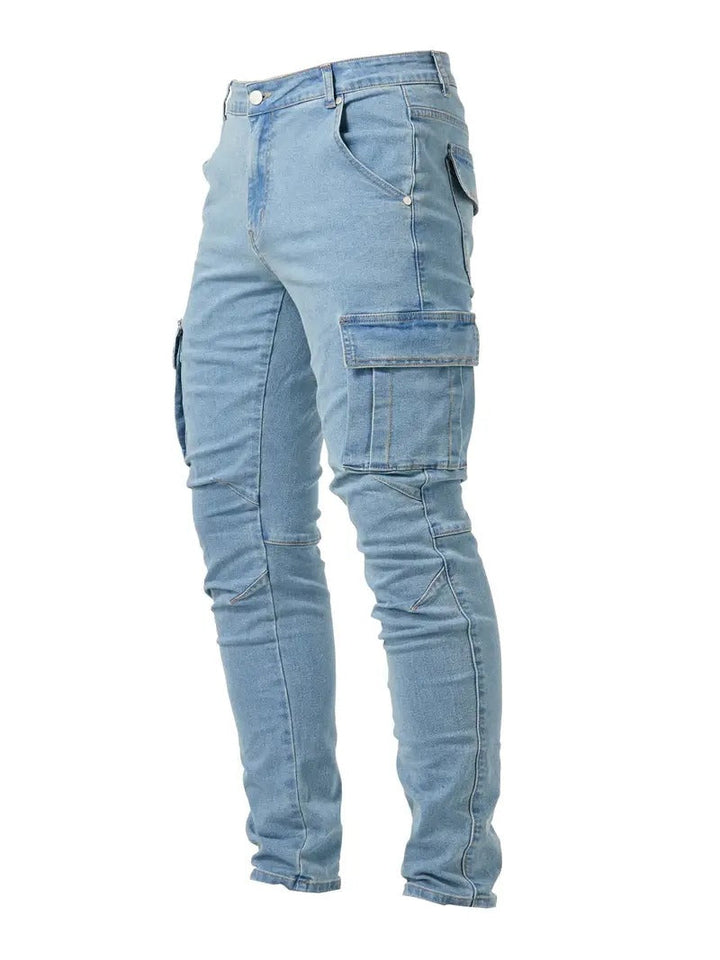 Spodnie męskie cargo slim fit, łączące wygodę z nowoczesnym, miejskim stylem.