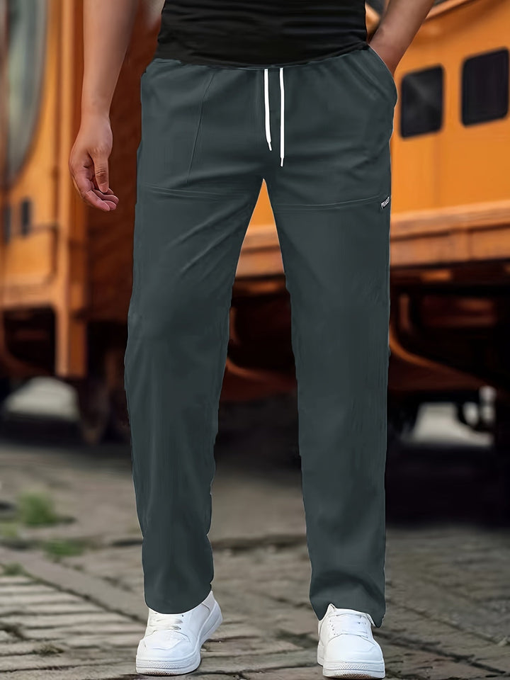 Męskie spodnie dresowe. Komfort, styl i swoboda, doskonałe do relaksu, sportu oraz streetwearu na co dzień.