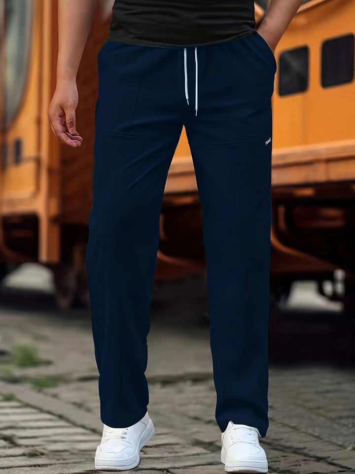 Stylowe męskie spodnie dresowe. Fason streetwear, idealne na co dzień i do relaksu, komfortowe.