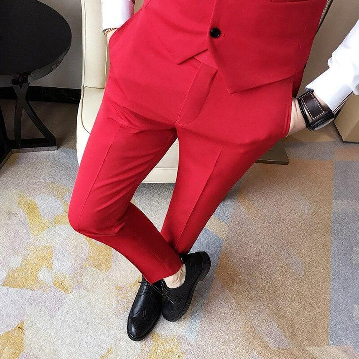 Komfortowe białe spodnie męskie materiałowe slim fit, eleganckie, na specjalne okazje.
