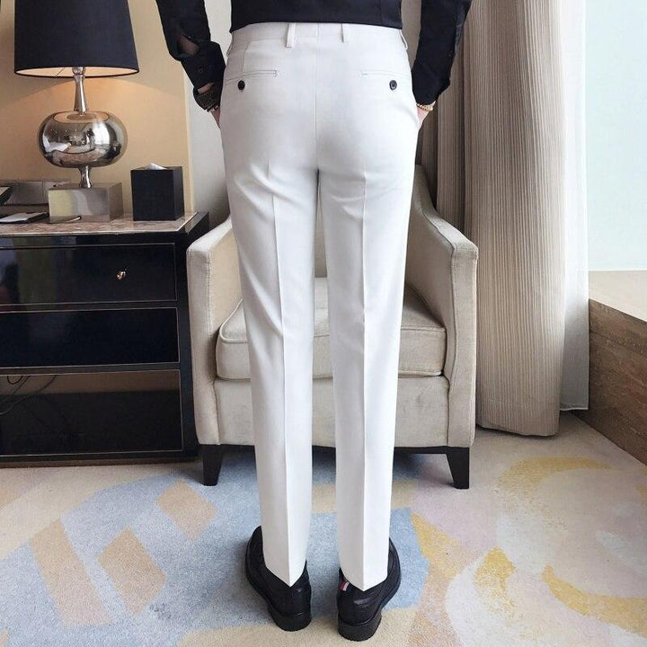Czerwone męskie spodnie materiałowe slim fit, eleganckie i komfortowe, idealne do casualowych stylizacji.