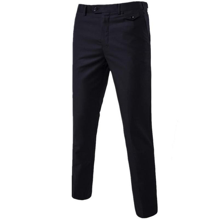Męskie spodnie materiałowe slim fit, idealne do stylizacji casualowych i eleganckich.