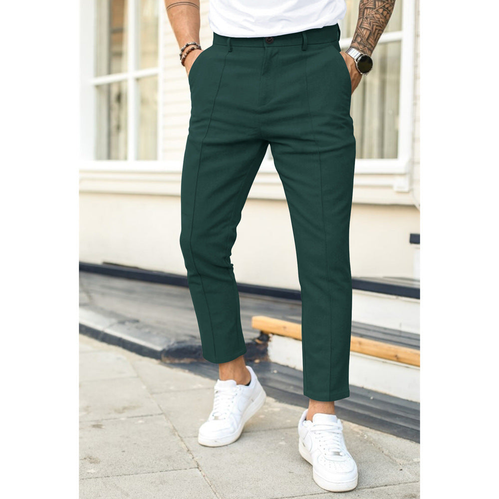 Tylny widok męskich spodni Noah, prezentujący idealny slim fit i wygodę noszenia. Jesienne, eleganckie spodnie.