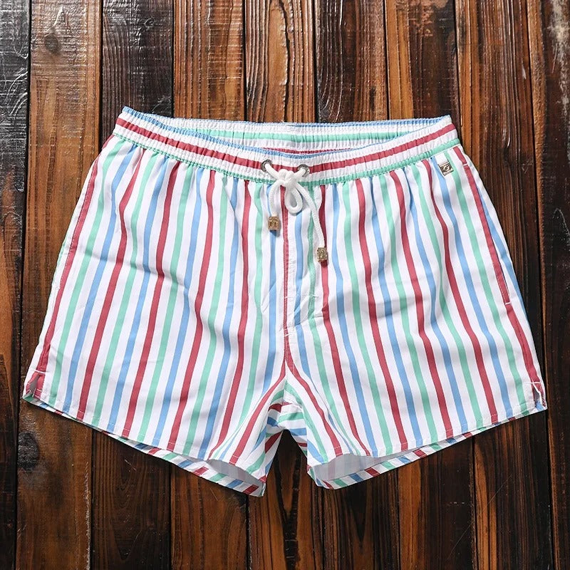 Letnie męskie kąpielówki w paski, szybkoschnące i modne, idealne na plażę, basen i wakacyjne przygody.