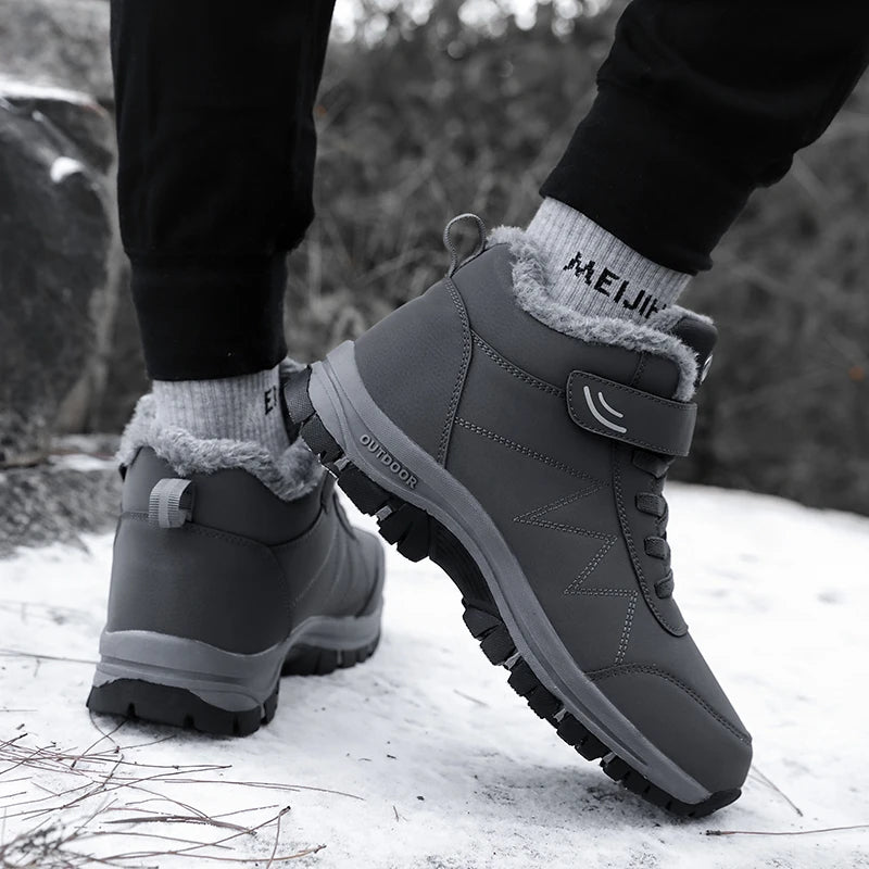 Funkcjonalne męskie buty outdoorowe, do zimowych wędrówek. Antypoślizgowa podeszwa, obuwie męskie komfortowe.