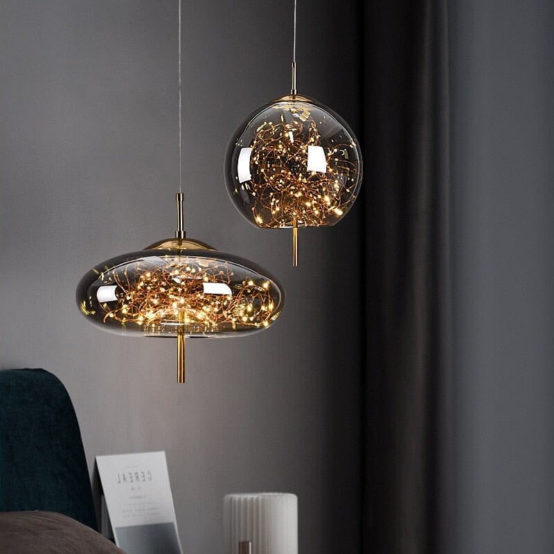 Magiczna lampa wisząca ze szklanym kloszem Wróżki, idealna do salonu. Nowoczesny design.
