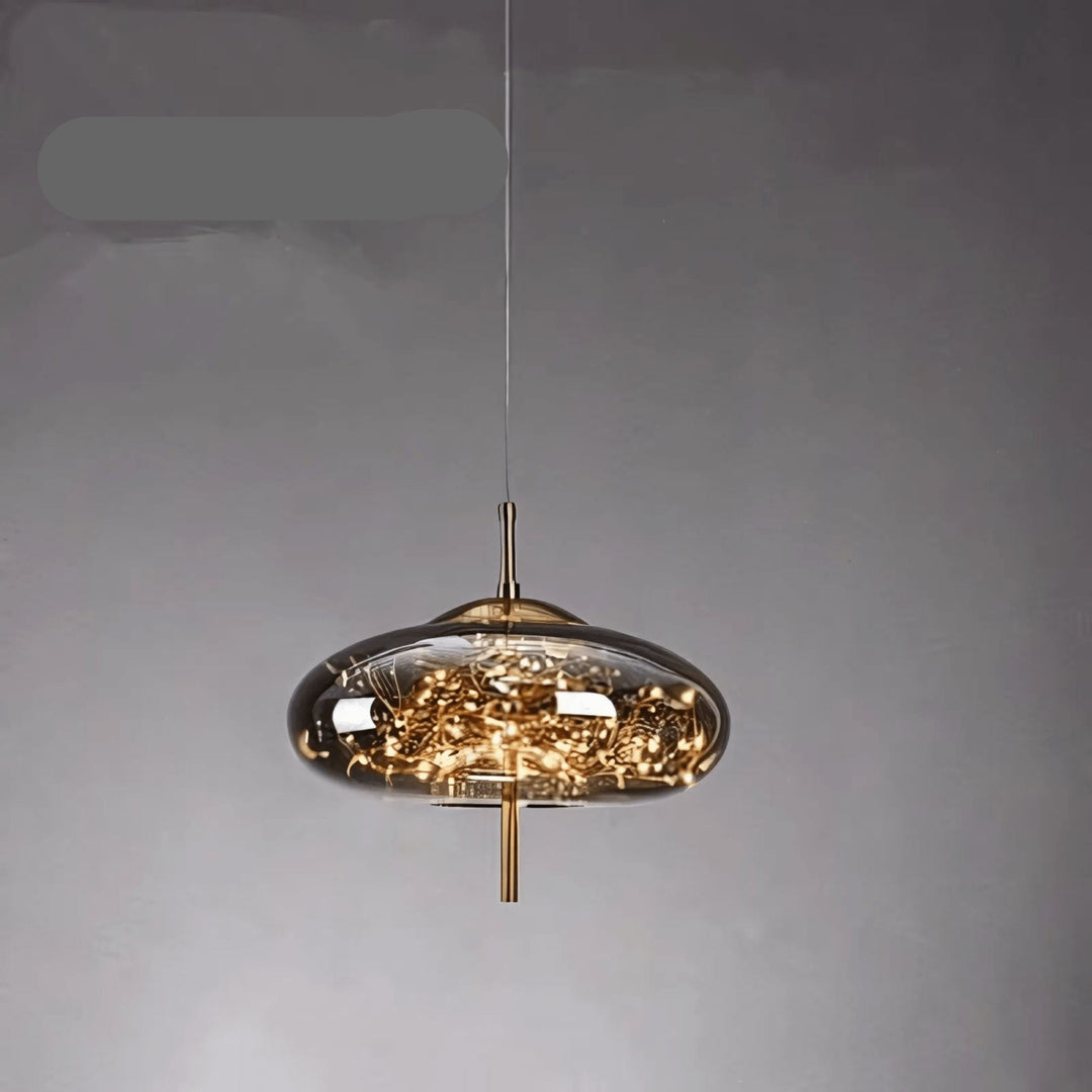 Lampa sufitowa z eleganckim szklanym kloszem Wróżki. Nowoczesne oświetlenie salonu i sypialni.