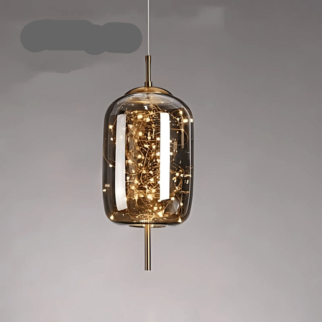 Nowoczesna lampa wisząca z dekoracyjnym szklanym kloszem Wróżki. Stylowy design wnętrz.