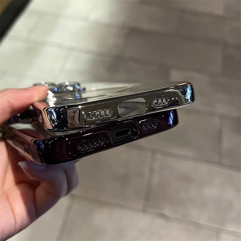 Zbliżenie na magnetyczne etui soft-shell do iPhone, tekstura materiału, precyzyjne wykończenie pokrowca.
