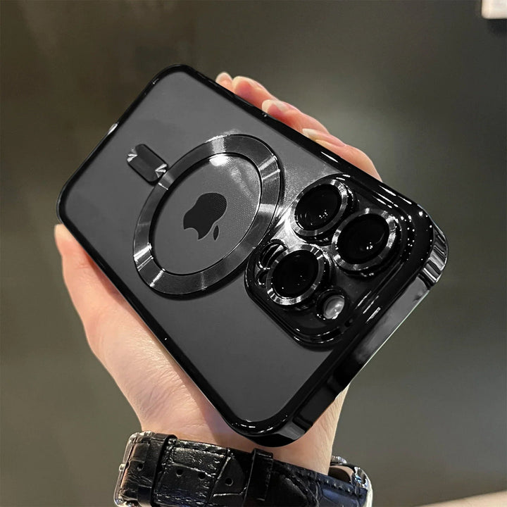 Stylowe magnetyczne etui soft-shell do iPhone, akcesoria ochronne, nowoczesny design case.