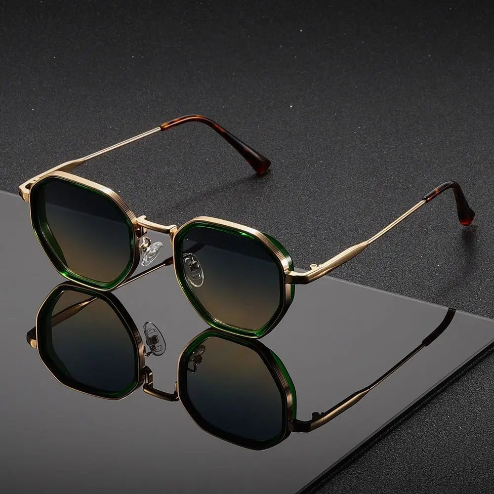 Niebieskie okulary przeciwsłoneczne retro na eleganckim tle