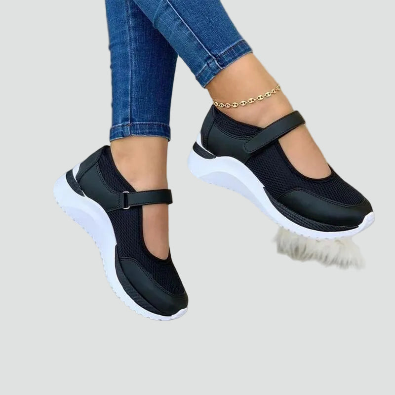 Czarne damskie sneakersy sportowe z przewiewną cholewką i podeszwą