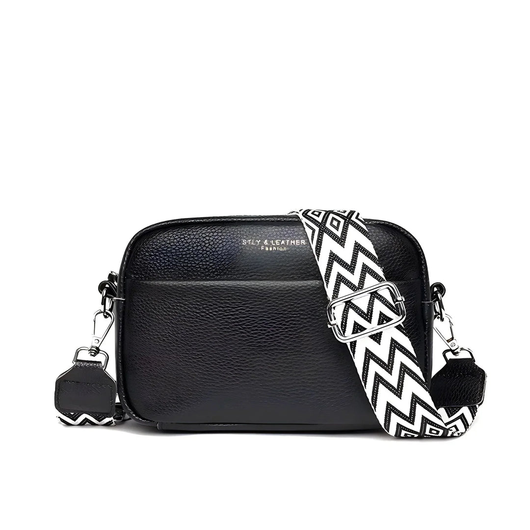 Czarna damska torba crossbody z metalowymi detalami i szerokim paskiem