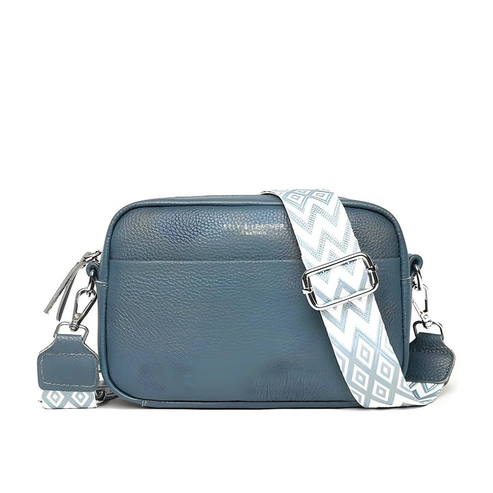 Czarna damska torba crossbody z szerokim paskiem, widok z przodu