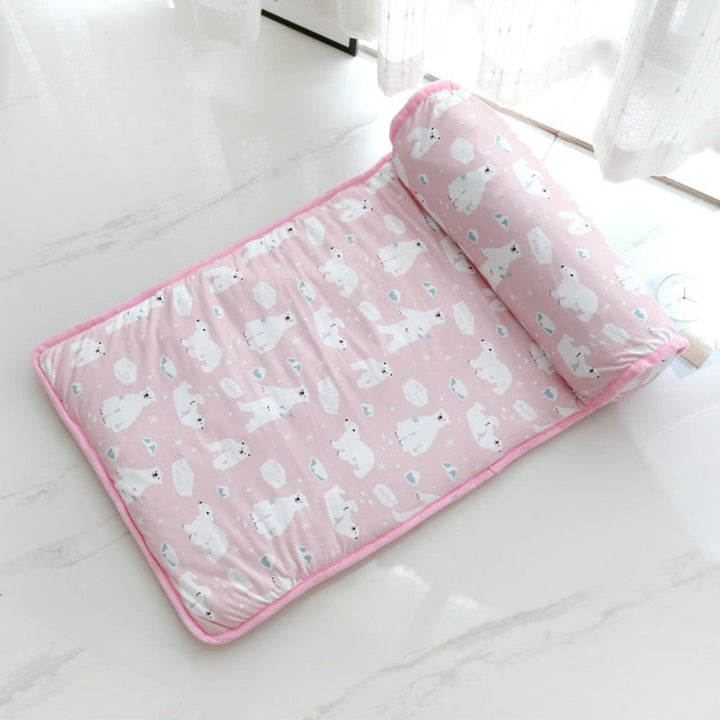 Mata chłodząca dla psa i kota z zabawką. Strefa relaksu i chłodzenia dla pupila w upalne dni. Komfortowe akcesoria.