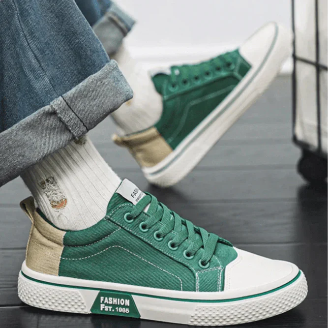 Prezentacja profilu wygodnych męskich sneakersów w stylizacji casual