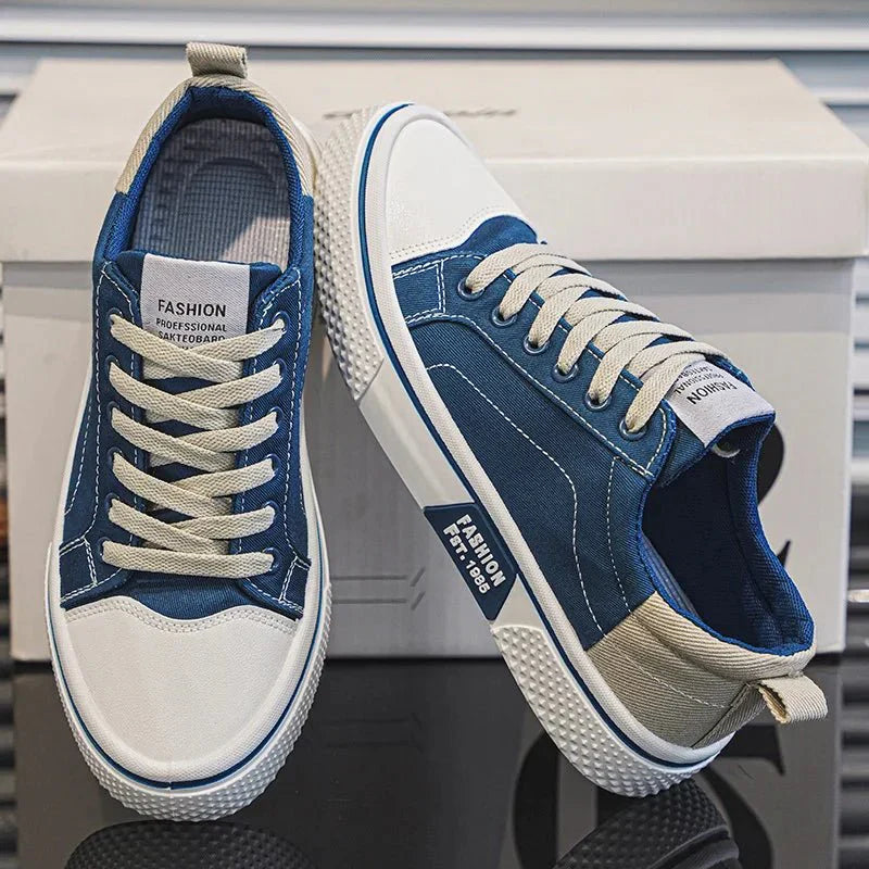 Para modnych męskich sneakersów widoczna od góry i z boku