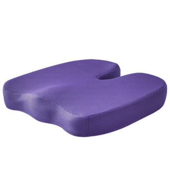 Zbliżenie na materiał i ergonomiczny kształt poduszki do siedzenia