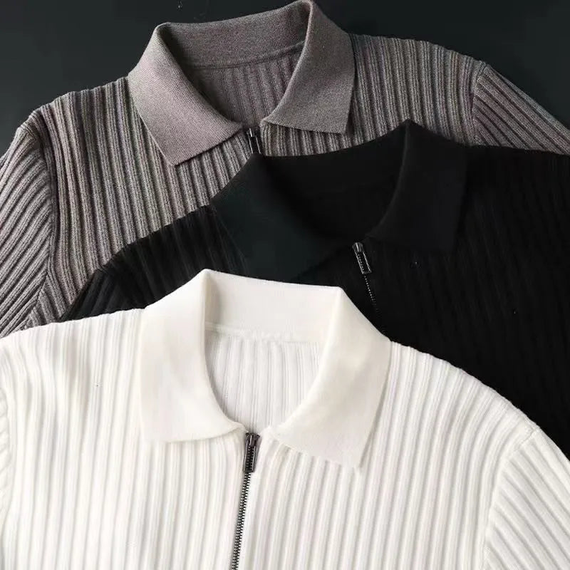 Elegancki sweter męski typu polo zapinany na zamek, widoczny dekolt