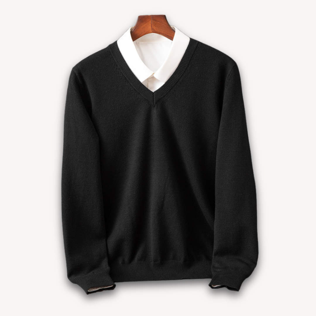 Widok z bliska na czarny męski sweter V-Neck