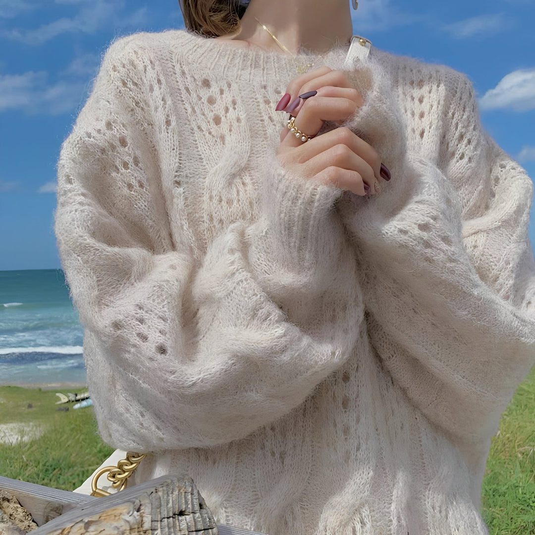Damski sweter casualowy, luźny krój dla komfortu na co dzień. Dostępny w bieli i różu, idealny na jesień/wiosnę.