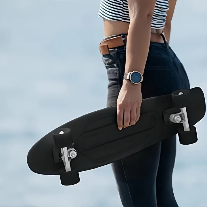 Antypoślizgowy deck mini deskorolki cruiser, zapewniający bezpieczeństwo i kontrolę podczas jazdy.