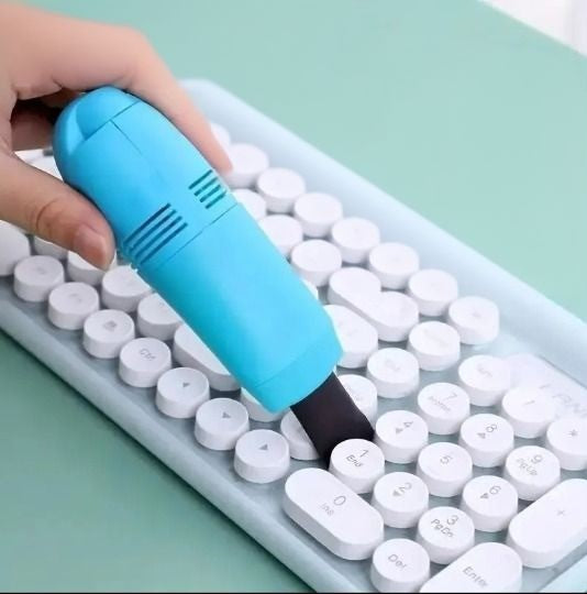 Mini odkurzacz USB do biurka, usuwa kurz i okruszki. Kompaktowy, przenośny, idealny do klawiatury.
