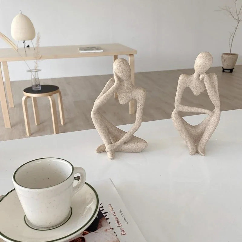 Nowoczesna figurka Myśliciela, stylowa dekoracja domu, minimalistyczny design, idealna na prezent.