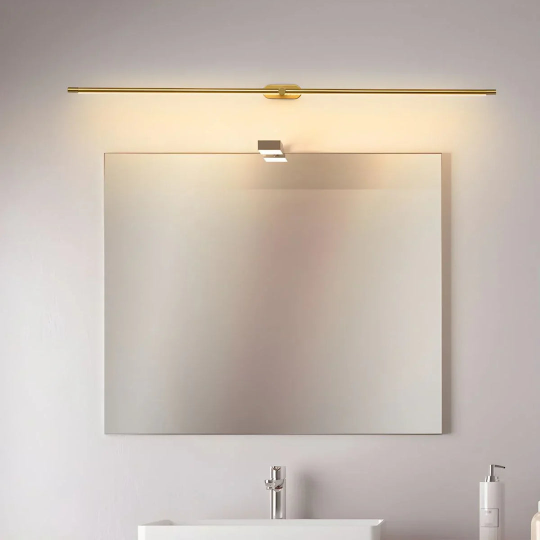 Nowoczesna lampa ścienna LED nikiel, ciepłe światło, minimalistyczna dekoracja.