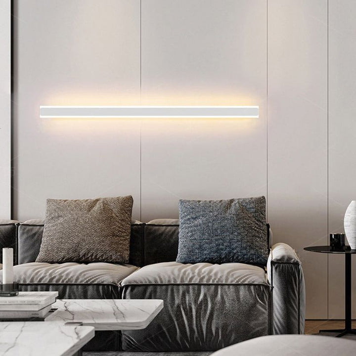 Elegancka lampa ścienna LED, minimalistyczny design do każdego nowoczesnego wnętrza.