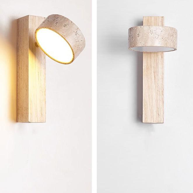 Minimalistyczna lampa ścienna z trawertynu i drewna. Ciepłe światło LED tworzy przytulną atmosferę.