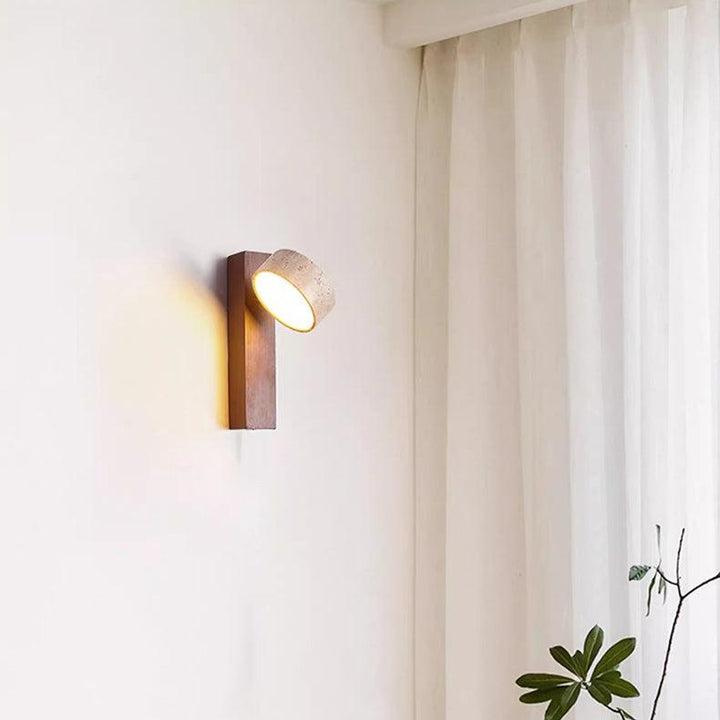 Ekskluzywna lampa ścienna LED. Połączenie drewna i trawertynu. Nowoczesne oświetlenie dekoracyjne wnętrz.