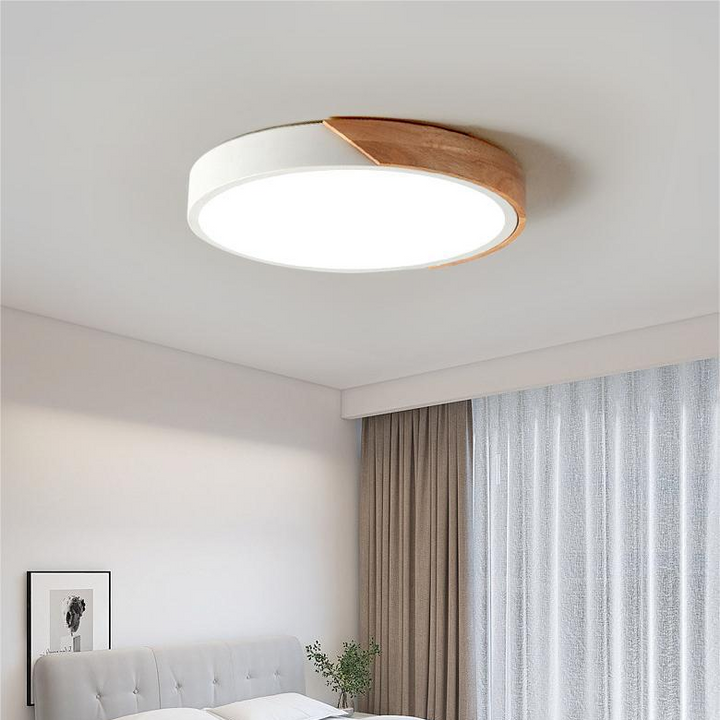 Biała, skandynawska lampa sufitowa LED, okrągła, idealna do minimalistycznego oświetlenia.