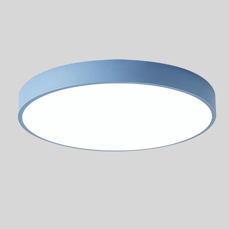 Elegancka, okrągła lampa sufitowa LED. Minimalistyczna dekoracja sufitowa i funkcjonalne światło.