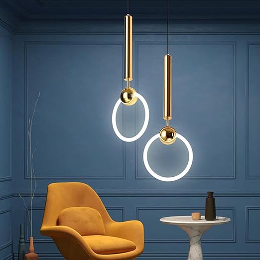 Złota metalowa lampa wisząca do minimalistycznej kuchni