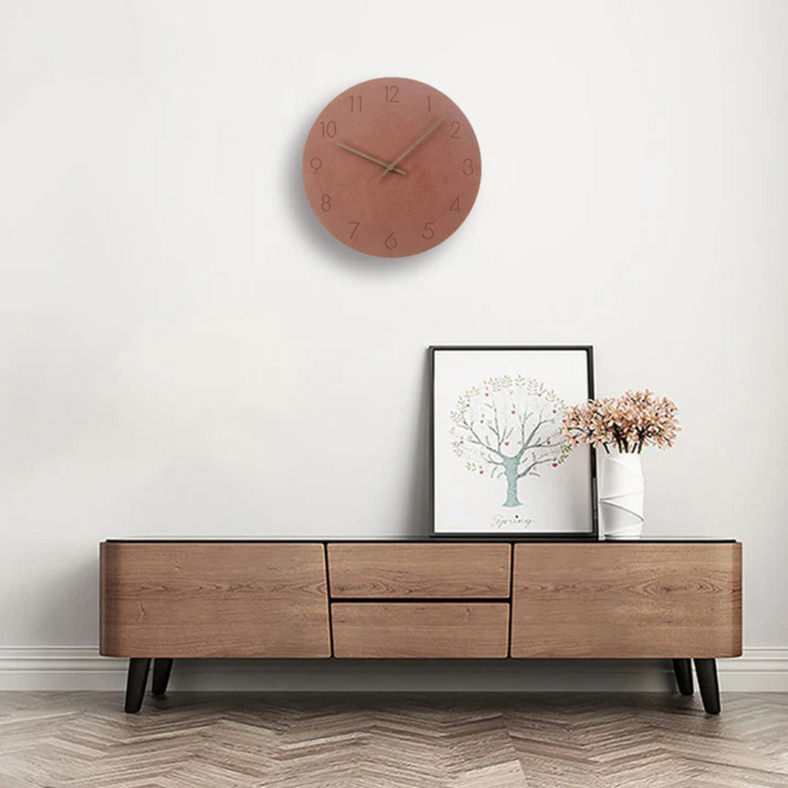 Cichy zegar ścienny drewniany, minimalistyczna dekoracja do biura lub domu. Elegancki design.