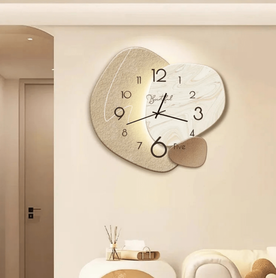 Minimalistyczny zegar ścienny, nowoczesny design, metalowa rama, szklana tarcza. Idealny do salonu, biura.