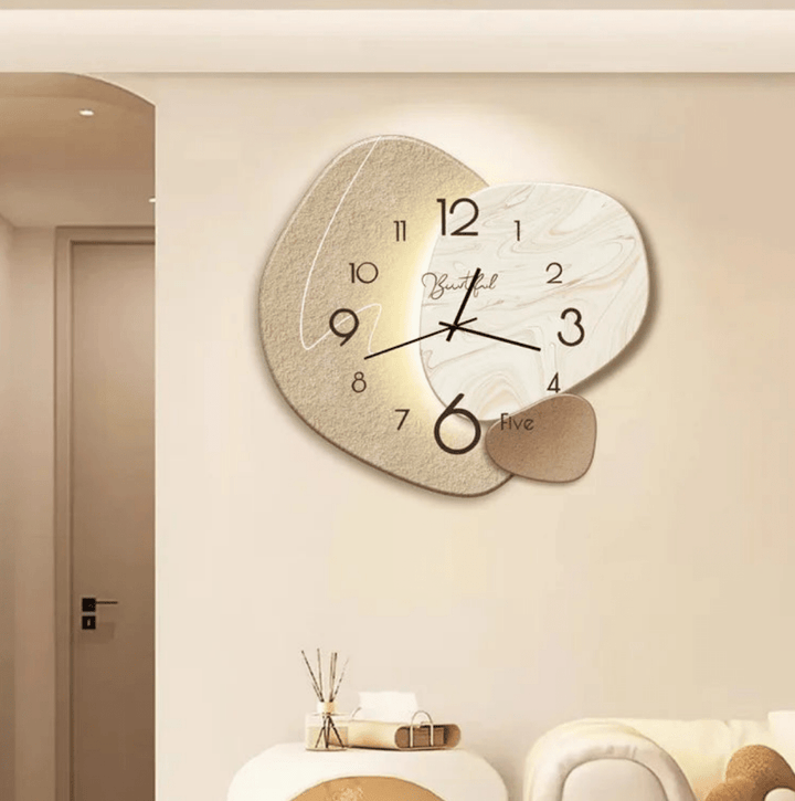Minimalistyczny zegar ścienny, nowoczesny design, metalowa rama, szklana tarcza. Idealny do salonu, biura.