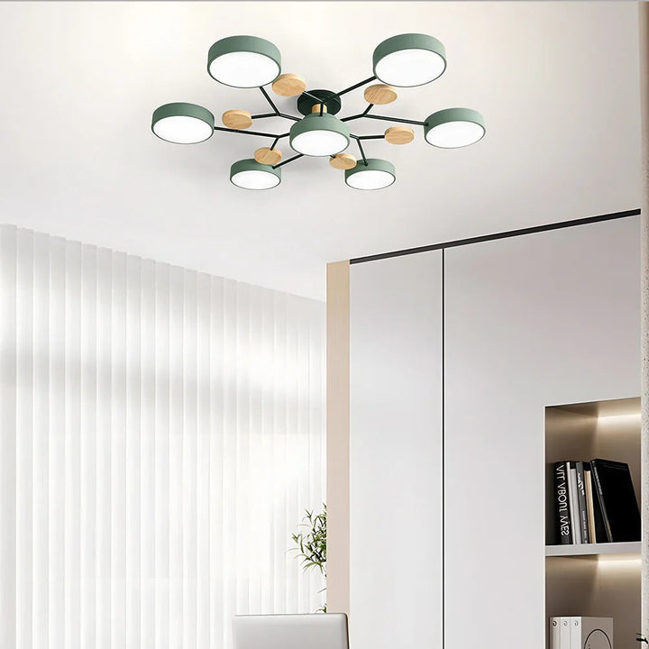 Nowoczesny żyrandol LED wiszący w eleganckim salonie z oświetleniem sufitowym
