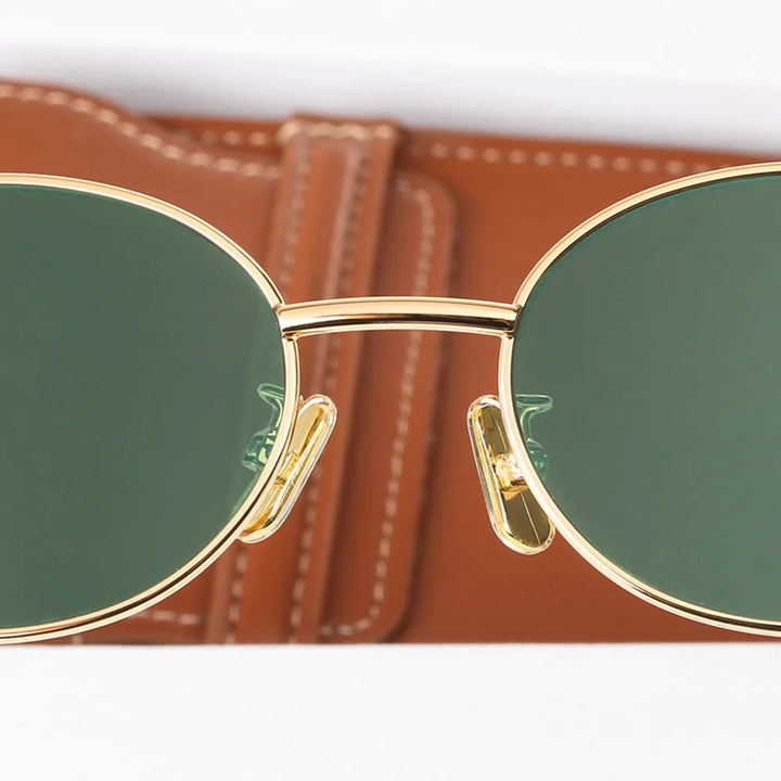 Eleganckie plastikowe okulary przeciwsłoneczne unisex. Modny design z gwarancją ochrony UV.