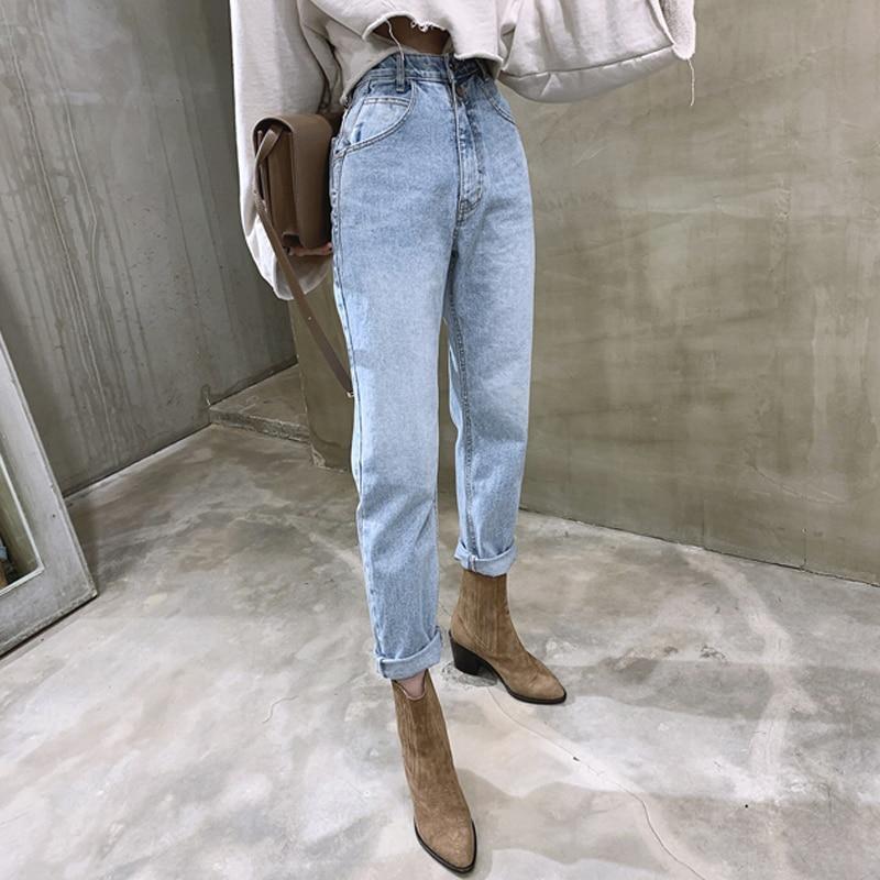 Modne spodnie damskie denim w stylu slouchy, niebieskie, z wysokim stanem, na casualowe wyjścia.