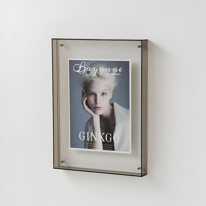 Dekoracyjna ramka na zdjęcia z akrylu, nowoczesny design. Idealna na biurko, podkreśla piękno każdego foto.