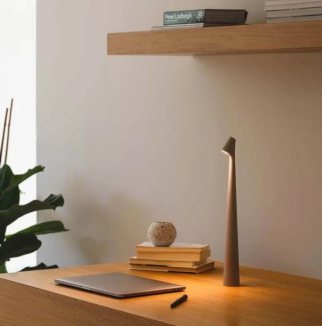 Lampa stołowa LED z akumulatorem, bezprzewodowa. Regulacja jasności. Minimalistyczny design.