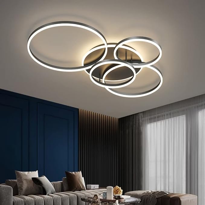 Czarna okrągła lampa sufitowa LED w nowoczesnym salonie. Oświetlenie ściemnialne z regulacją barwy światła.