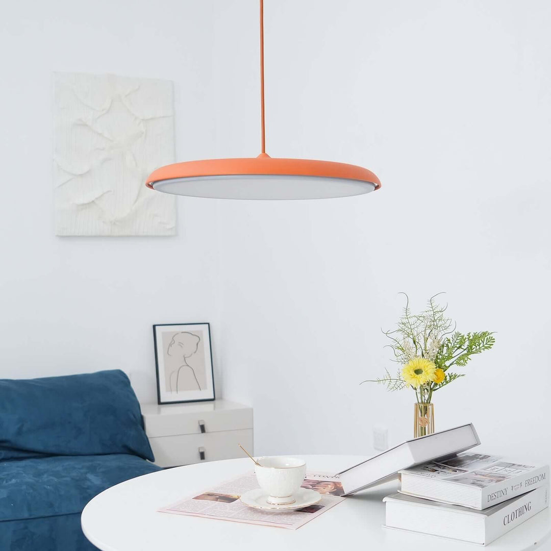 Lampa sufitowa LED z regulacją koloru, nowoczesne rozwiązanie do nastrojowego oświetlenia.