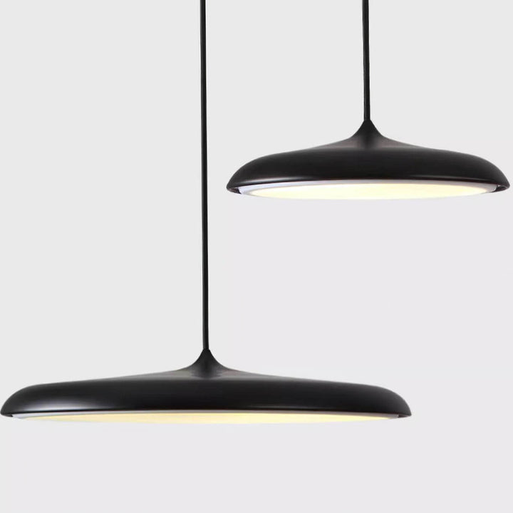 Kolorowa lampa sufitowa LED, designerskie oświetlenie, idealne do dziecięcego pokoju.