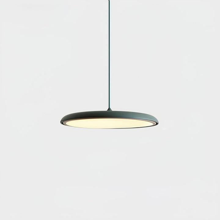 Designerska lampa sufitowa LED, nowoczesne oświetlenie akcentujące w salonie.