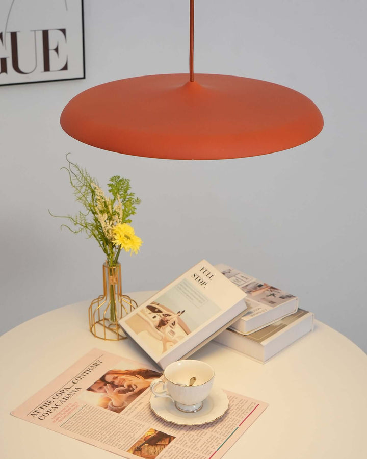 Nowoczesne oświetlenie LED, designerska lampa sufitowa do domowej dekoracji.