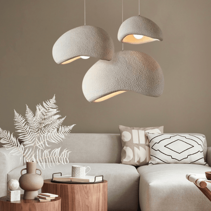 Elegancka lampa sufitowa w aranżacji sypialni. Oświetlenie wnętrza z designem premium.